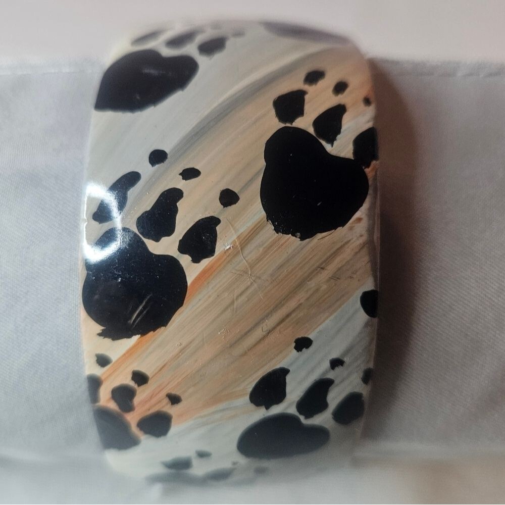 Vintage Bear Claw Painted Horn Bangle GUC